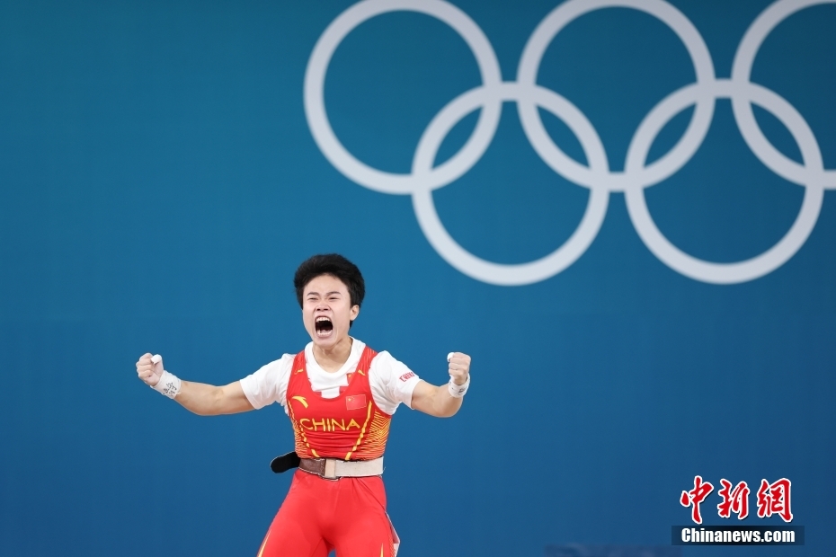 巴黎奥运会举重女子49公斤级 侯志慧逆转夺冠